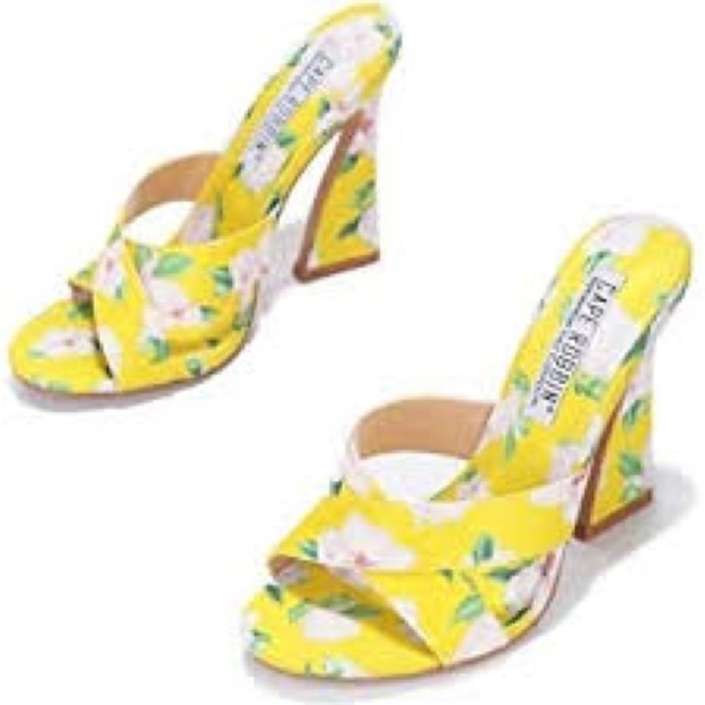 Cape Robbin Kardasian Floral Heels NWOT
